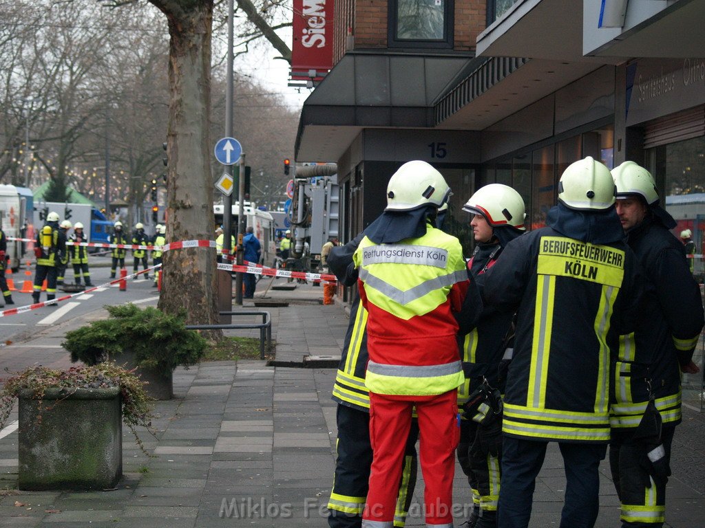 Gasaustritt Koeln Mitte Hahnenstr    P023.JPG